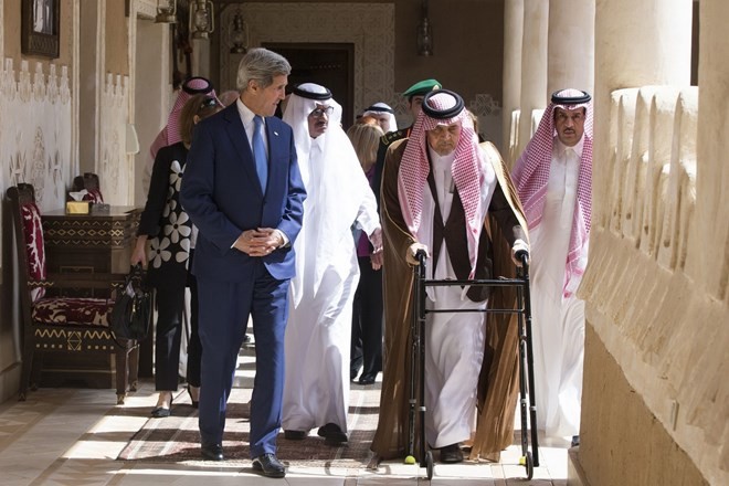 John Kerry reassures nervous Gulf allies about Iran nuclear deal - ảnh 1